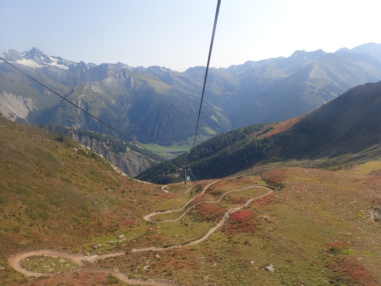 Foto: Manfred Karl / Klettertour / Rotenkogel (2762 m) Nordwestgrat / Seilbahnauffahrt zur Adlerlounge / 24.06.2026 16:08:23