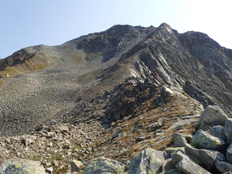 Foto: Manfred Karl / Klettertour / Rotenkogel (2762 m) Nordwestgrat / Der Grat ist noch lang / 24.06.2026 15:59:37