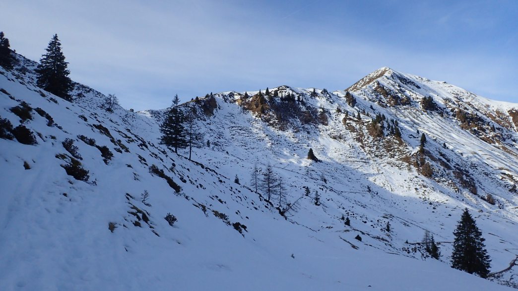 Foto: Manfred Karl / Schneeschuhtour / Mit Schneeschuhen auf den Klingspitz (1988 m) und Hochkasern (2017 m) / Querung zur Hochkaserkapelle / 08.05.2026 16:28:41