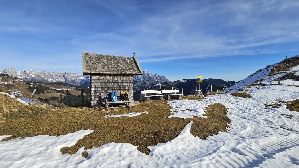Foto: Manfred Karl / Schneeschuhtour / Mit Schneeschuhen auf den Klingspitz (1988 m) und Hochkasern (2017 m) / Hochkaserkapelle / 08.05.2026 16:28:18