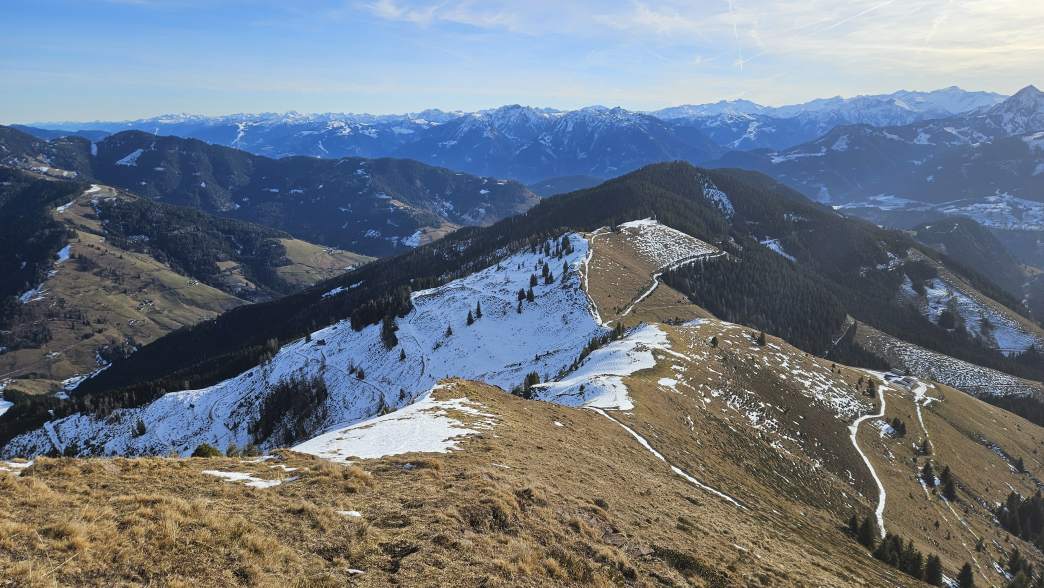 Foto: Manfred Karl / Schneeschuhtour / Mit Schneeschuhen auf den Klingspitz (1988 m) und Hochkasern (2017 m) / Der Anstieg über den Südostrücken / 08.05.2026 16:27:46