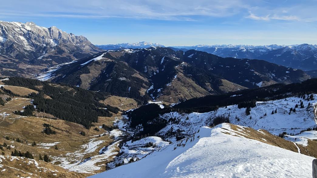 Foto: Manfred Karl / Schneeschuhtour / Mit Schneeschuhen auf den Klingspitz (1988 m) und Hochkasern (2017 m) / Ausblick vom Klingspitz Richtung Dachstein / 08.05.2026 16:24:48