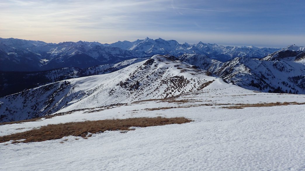Foto: Manfred Karl / Schneeschuhtour / Mit Schneeschuhen auf den Klingspitz (1988 m) und Hochkasern (2017 m) / Ausblick vom Hochkasern zur Glocknergruppe / 08.05.2026 16:21:39