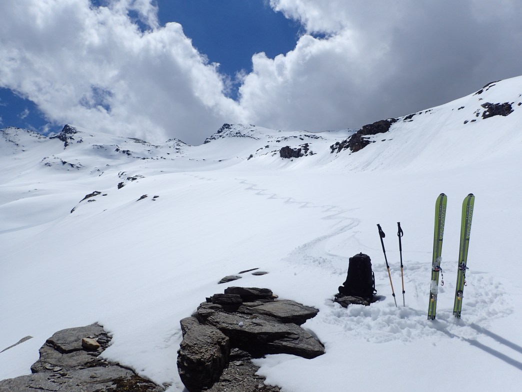 Foto: Manfred Karl / Skitour / Noespitze (3005 m) und Herbertturm (2971 m) aus dem Seidlwinkltal / Ende der Abfahrt von der Noespitze, ehe der Schnee tiefer wird / 23.06.2026 14:50:50