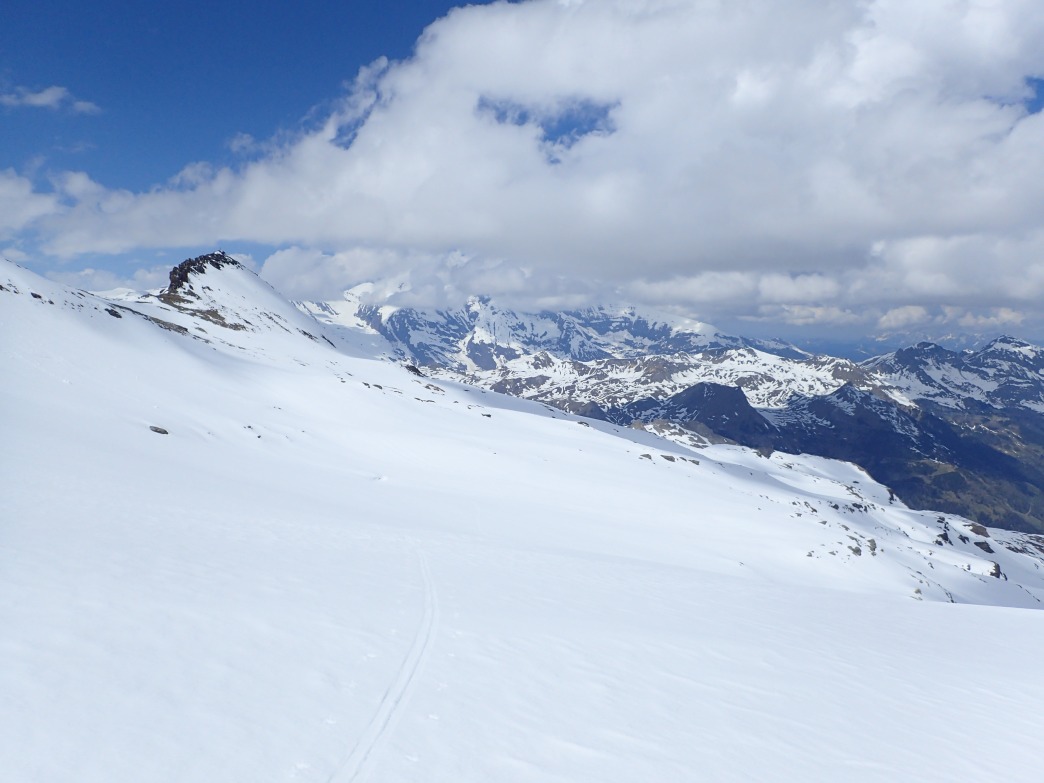 Foto: Manfred Karl / Skitour / Noespitze (3005 m) und Herbertturm (2971 m) aus dem Seidlwinkltal / 23.06.2026 14:49:58