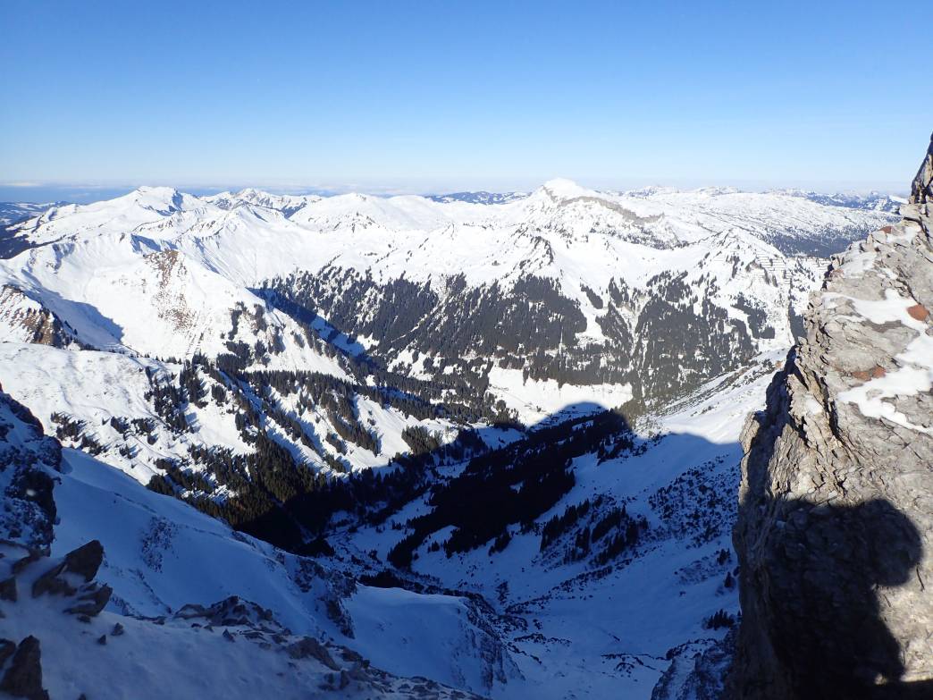 Foto: Manfred Karl / Skitour / Widderstein Ostgratscharte (2345 m) – Geißhorn (2366 m) / Ausblick nach Norden / 23.06.2026 11:23:29