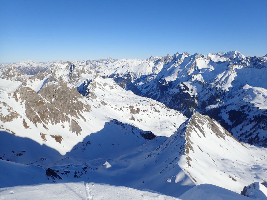 Foto: Manfred Karl / Skitour / Widderstein Ostgratscharte (2345 m) – Geißhorn (2366 m) / Allgäuer Gipfelziele / 23.06.2026 11:13:19