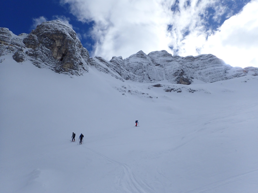 Foto: Manfred Karl / Skitour / Prestreljenik Fenster (2391 m) – Sella Ursic (2280 m) / Aufstieg zur Sella Ursic / 23.06.2026 11:41:53