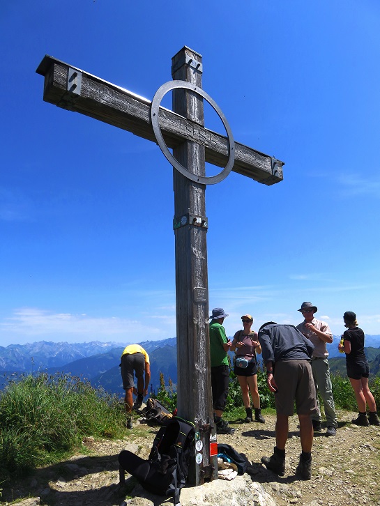 Foto: Andreas Koller / Wandertour / Panoramarunde über Tschagguns (2334m) / Gipfelkreuz Geißspitze / 24.06.2026 02:10:57