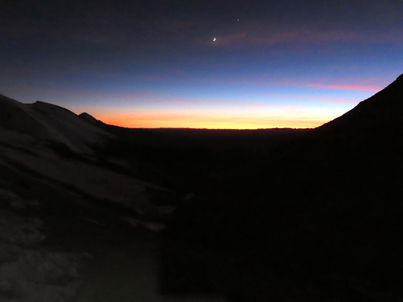 Foto: Andreas Koller / Wandertour / Cerro Acotango (6052m) / Bei Sonnenaufgang schon ein Stück geschafft! / 11.07.2026 02:11:11