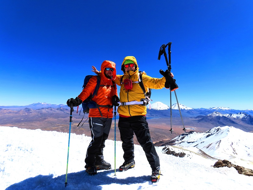 Foto: Andreas Koller / Wandertour / Cerro Acotango (6052m) / Am Gipfel des Acotango / 11.07.2026 02:12:32