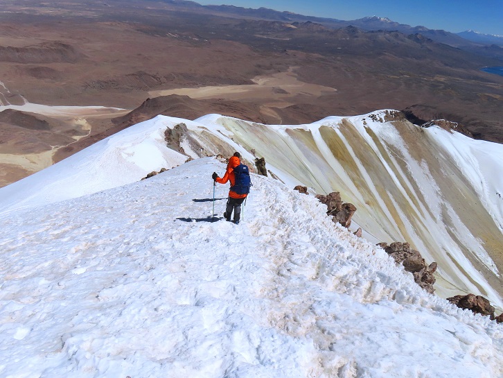 Foto: Andreas Koller / Wandertour / Cerro Acotango (6052m) / Abstieg vom Acotango / 11.07.2026 02:06:01