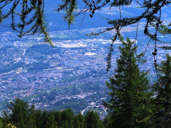Foto: Andreas Koller / Wandertour / Aussichtsberg Petit Mont Bovin (2412m) / Blick auf Sierre / 11.08.2026 22:49:15