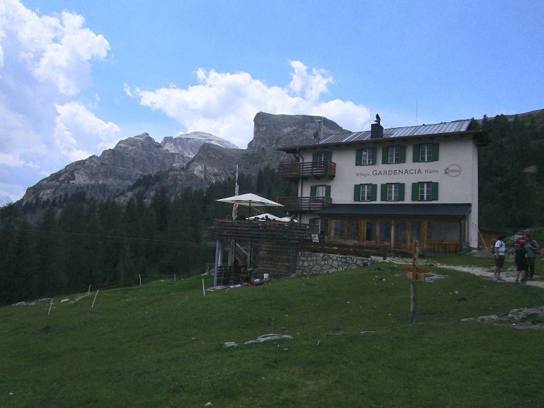 Foto: Andreas Koller / Klettersteigtour / Via ferrata Les Cordes und Pre Janin (2180m) / Wieder bei der Gardenacia Hütte / 14.08.2026 19:45:52