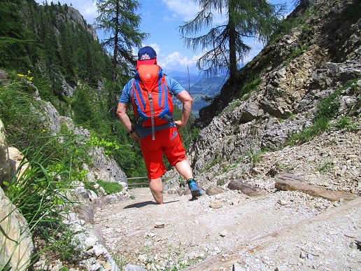 Foto: Andreas Koller / Klettersteigtour / Via ferrata Les Cordes und Pre Janin (2180m) / Abstieg von der Gardenacia Hütte / 14.08.2026 19:45:32