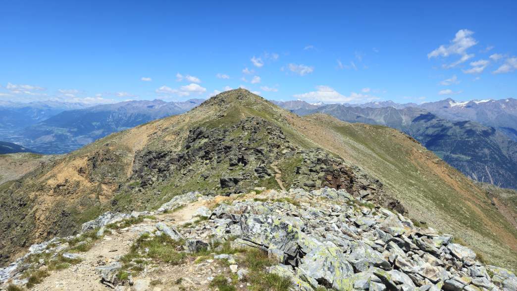 Foto: Manfred Karl / Wandertour / Hoher Dieb (2730 m) von der Tarscher Alm / Hoher Dieb vom Südgipfel aus gesehen / 22.09.2026 19:57:47