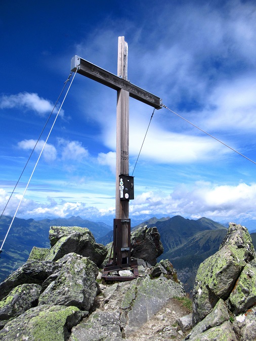 Foto: Andreas Koller / Klettertour / Südgrat auf den Graukogel (2492m) / Gipfelkreuz Graukogel / 03.10.2026 16:44:18