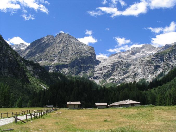 Foto: Andreas Koller / Wandertour / Cresta Croce und Cannone 149 (3330 m) / Talschluss im Val Genova beim Rif. Bedole / 15.05.2007 23:41:08