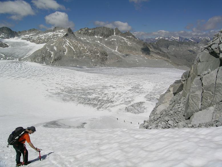 Foto: Andreas Koller / Wandertour / Cresta Croce und Cannone 149 (3330 m) / Steiler Abschnitt im Abstieg von der Cresta Croce / 15.05.2007 23:33:47