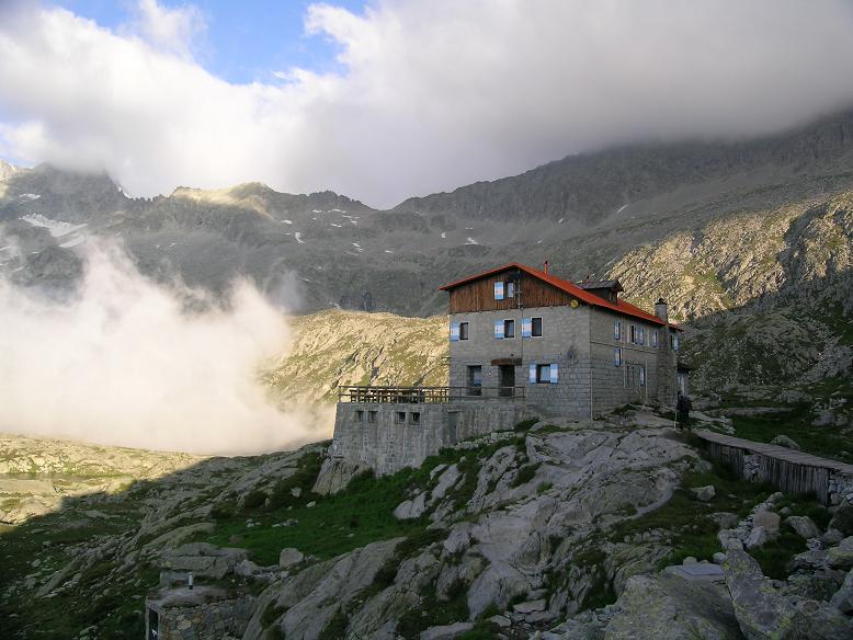Foto: Andreas Koller / Wandertour / Cresta Croce und Cannone 149 (3330 m) / Das Rif. Mandron / 15.05.2007 23:32:06