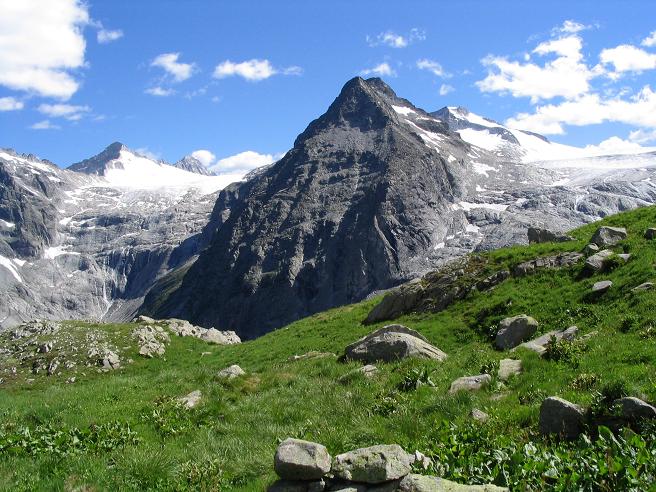 Foto: Andreas Koller / Wandertour / Cresta Croce und Cannone 149 (3330 m) / Blick auf die Lobbiaspitzen und die Gletscher Adamello und Lobbia / 15.05.2007 23:40:12