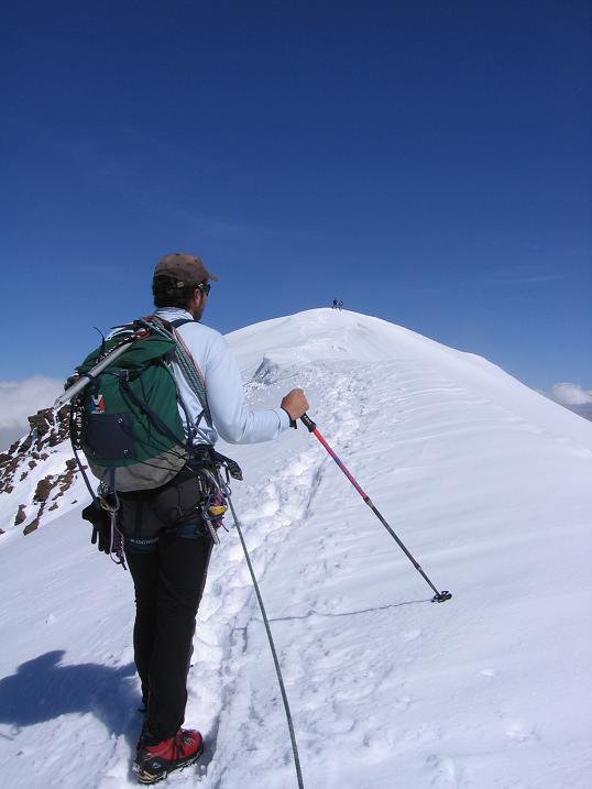 Foto: Andreas Koller / Wandertour / Aus dem Fornokessel auf den Palon de la Mare (3703 m) / Die letzten Meter zum Gipfel / 28.05.2007 11:11:54
