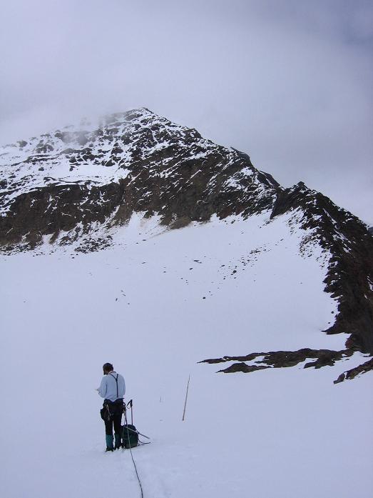 Foto: Andreas Koller / Wandertour / Aus dem Fornokessel auf den Palon de la Mare (3703 m) / Der SO-Grat des Palon de la mare / 28.05.2007 11:10:25