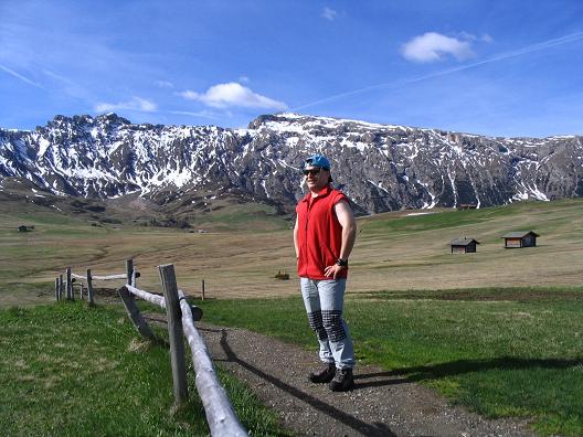 Foto: Andreas Koller / Wandertour / Schlern und Grödner Höhenweg (2656 m) / Die weite Fläche der Seiser Alm / 22.04.2007 21:52:02