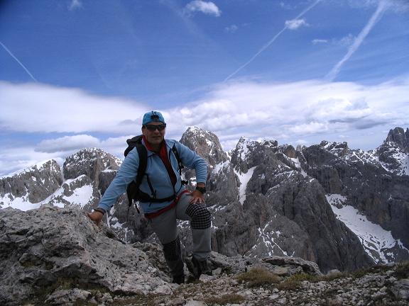 Foto: Andreas Koller / Wandertour / Schlern und Grödner Höhenweg (2656 m) / Gipfelglück auf der Roterdspitze / 22.04.2007 21:47:24