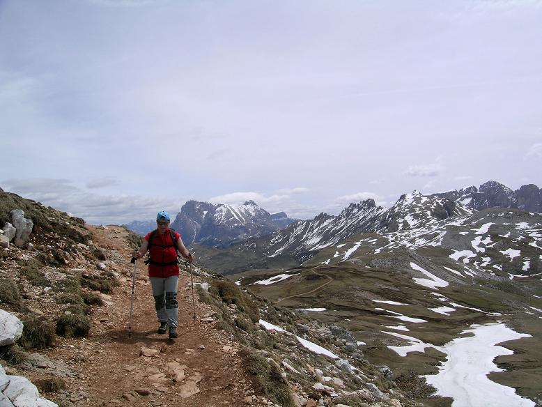 Foto: Andreas Koller / Wandertour / Schlern und Grödner Höhenweg (2656 m) / Am Weg zum Schlernhaus / 22.04.2007 21:51:10