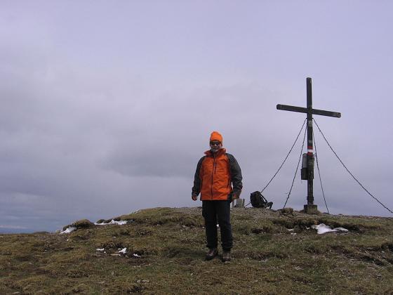 Foto: Andreas Koller / Wandertour / Lattersteig und sechs Gipfel (2320 m) / Gipfelkreuz auf der Bretthöhe / 22.04.2007 22:15:17