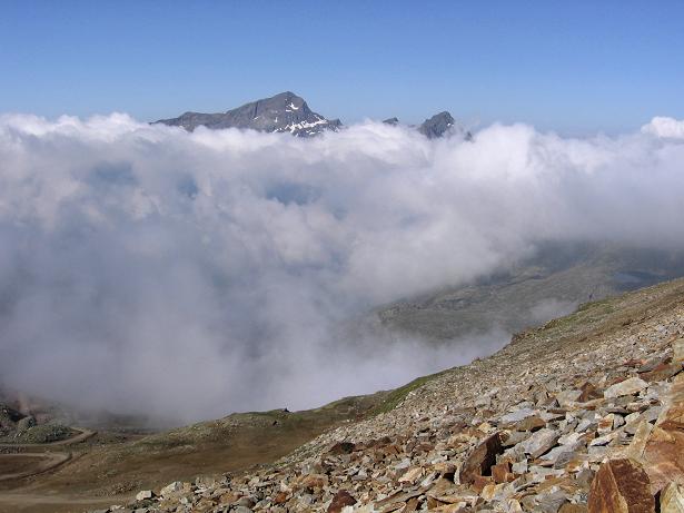 Foto: Andreas Koller / Wandertour / In den südliche Walliser Alpen auf die Ludwigshöhe (4341 m) / Hüttenanstieg zum Rifugio Gnifetti / 25.04.2007 19:39:52