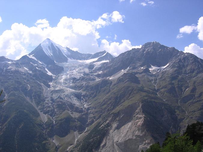 Foto: Andreas Koller / Wandertour / Der Dom - auf das Dach der Schweiz (4545 m) / Blick von der Europahütte auf das Weißhorn (4505 m) / 04.05.2007 22:43:34