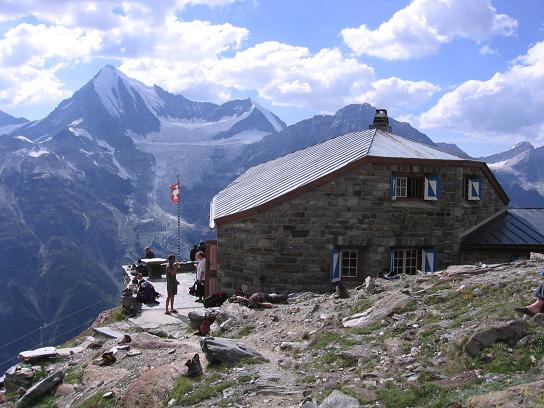 Foto: Andreas Koller / Wandertour / Der Dom - auf das Dach der Schweiz (4545 m) / Domhütte und Weißhorn (4505 m) / 04.05.2007 22:47:56