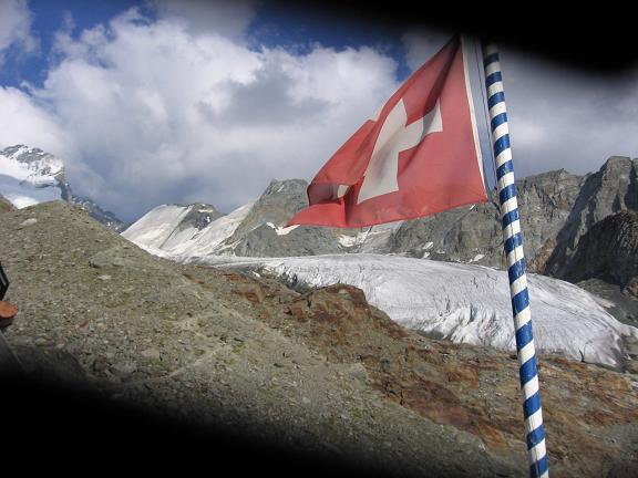Foto: Andreas Koller / Wandertour / Der Dom - auf das Dach der Schweiz (4545 m) / Blick von der Domhütte auf den Festigletscher / 04.05.2007 22:48:18