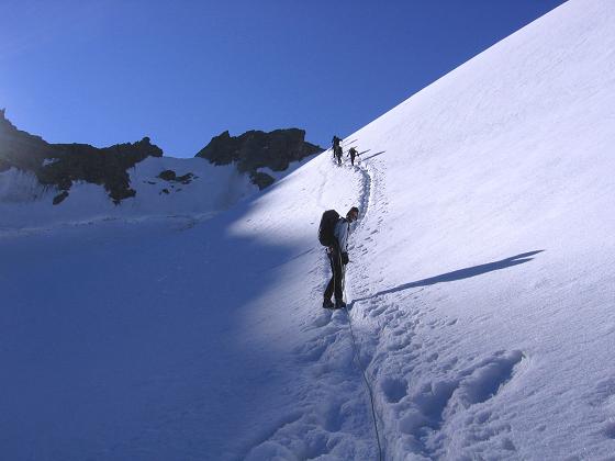 Foto: Andreas Koller / Wandertour / Der Dom - auf das Dach der Schweiz (4545 m) / Steiler Abschnitt am Hohberggletscher / 04.05.2007 22:45:18