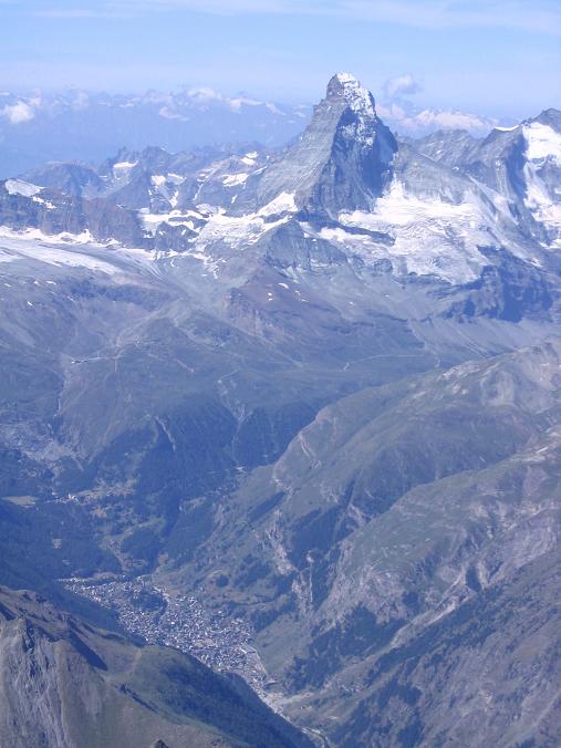 Foto: Andreas Koller / Wandertour / Der Dom - auf das Dach der Schweiz (4545 m) / Matterhorn (4478 m) und Zermatt im Tal / 04.05.2007 22:46:43