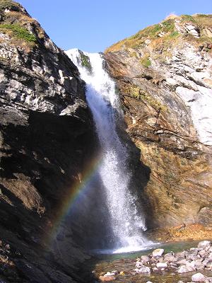 Foto: Andreas Koller / Wandertour / Lanisch Seen und Oblitzen (2658 m) / Wasserfall bei der Hütte / 09.01.2007 01:42:19