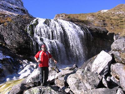 Foto: Andreas Koller / Wandertour / Lanisch Seen und Oblitzen (2658 m) / Wasserfall ca. 5 Min. oberhalb der Hütte / 09.01.2007 01:42:42