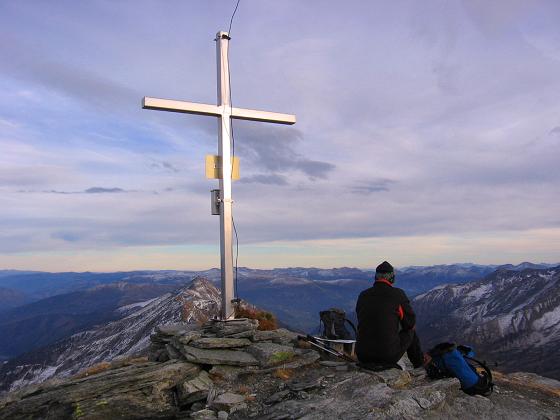 Foto: Andreas Koller / Wandertour / Lanisch Seen und Oblitzen (2658 m) / Weit der Blick auch nach O / 27.04.2007 22:58:19