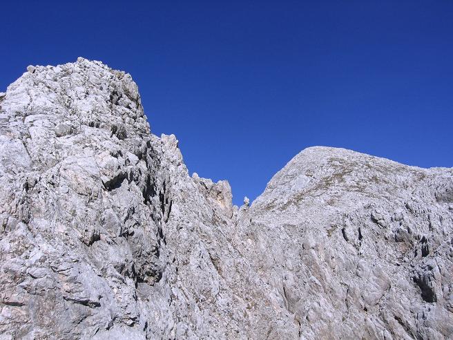 Foto: Andreas Koller / Wandertour / Spik - Überschreitung (2473 m) / Schlüsselstelle links und Lipnica rechts / 26.04.2007 22:40:21
