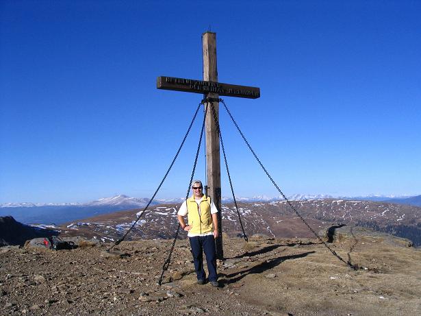 Foto: Andreas Koller / Wandertour / Vom Klippitztörl über die Große Saualpe (2079 m) / Gipfelkreuz auf der Ladingerspitze / 26.04.2007 21:46:33