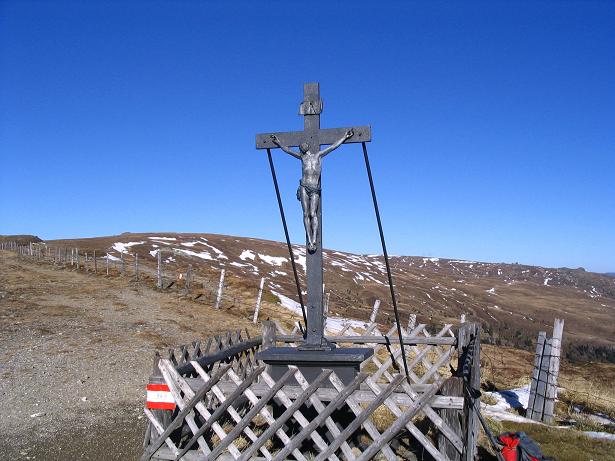 Foto: Andreas Koller / Wandertour / Vom Klippitztörl über die Große Saualpe (2079 m) / Das Eiserne Kreuz / 26.04.2007 21:44:43