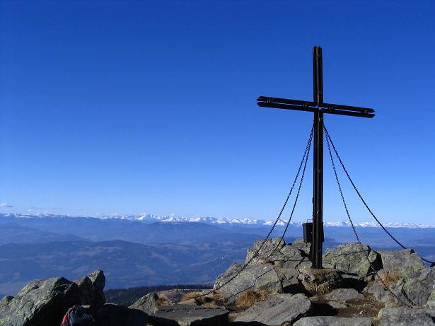 Foto: Andreas Koller / Wandertour / Vom Klippitztörl über die Große Saualpe (2079 m) / Gipfelkreuz am Gertrusk / 26.04.2007 21:45:37