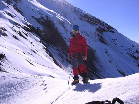 Foto: Andreas Koller / Wandertour / Chimborazo - König der Anden Ecuadors (6310 m) / In der Scharte zwischen dem El Castillo und dem W-Grat (5500 m) / 10.01.2007 03:03:46