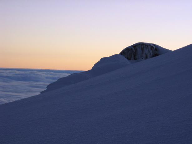 Foto: Andreas Koller / Wandertour / Chimborazo - König der Anden Ecuadors (6310 m) / Sonnenaufgang knapp über 6000 m / 10.01.2007 03:07:13