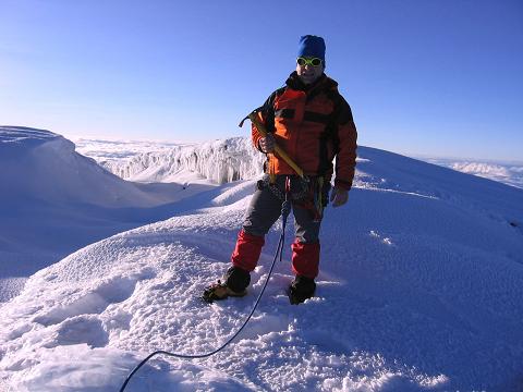 Foto: Andreas Koller / Wandertour / Chimborazo - König der Anden Ecuadors (6310 m) / Glücklicher Gipfelsieg am Chimborazo / 10.01.2007 03:06:48