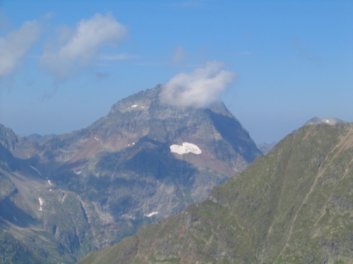 Foto: Christian Suschegg / Wandertour / Über den Schwarzensee auf Schöneck und Hasenhöhe / Im Westen unübersehbar der mächtige Hochgolling, der ebenso wie das Schöneck auf der Landesgrenze Salzburg - Steiermark liegt. / 22.01.2007 17:50:07