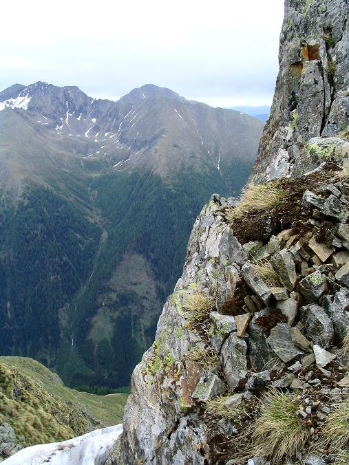 Foto: Andreas Koller / Wandertour / Gummaberg und Kreuzhöhe (2566 m) / Roteck (2742 m) und Preber (2740 m) von der kleinen Scharte unterhlab des Gipfels / 28.05.2007 10:39:53