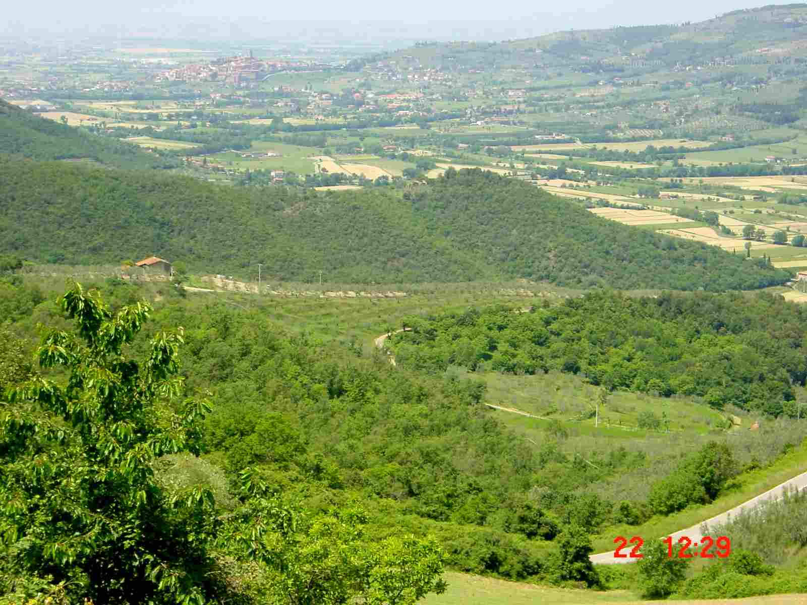 Foto: Manfred Karl / Mountainbiketour / Monte Castel Giudeo, 1037 m / Blick nach Castiglion Fiorentino / 20.06.2007 06:25:03